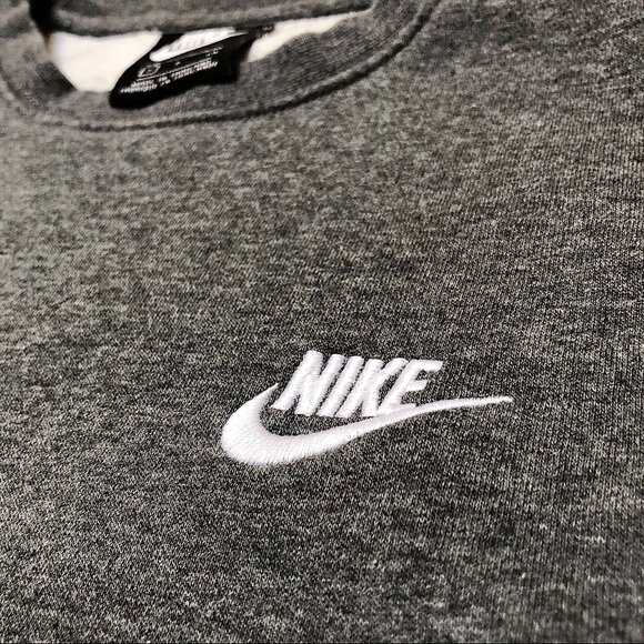 *SOLD* NIKE | Grey Essential Crewneck (S) - Picture 3 of 5